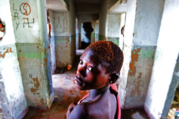 Street child in Angola © Stephane Lehr