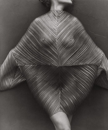 Wrapped Torso, Los Angeles, 1989, Herb Ritts, platinum print. © Herb Ritts Foundation