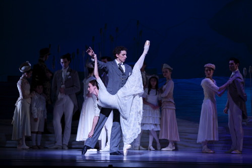 Kevin Jackson & Madeleine Eastoe in Swan Lake - The Australian Ballet - Photo by Lisa Tomasetti.