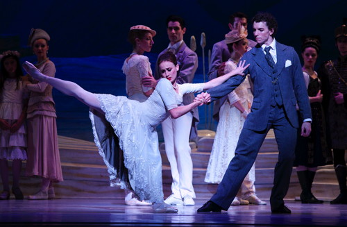 Kevin Jackson & Madeleine Eastoe in Swan Lake - The Australian Ballet - Photo by Lisa Tomasetti.
