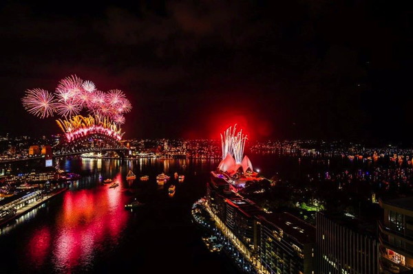 City of Sydney harbor fireworks 2014 - cropped