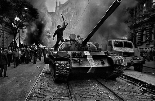 Prague, 1968. Photo courtesy Art Institute of Chicago, promised gift of private collector. © Josef Koudelka/Magnum Photos